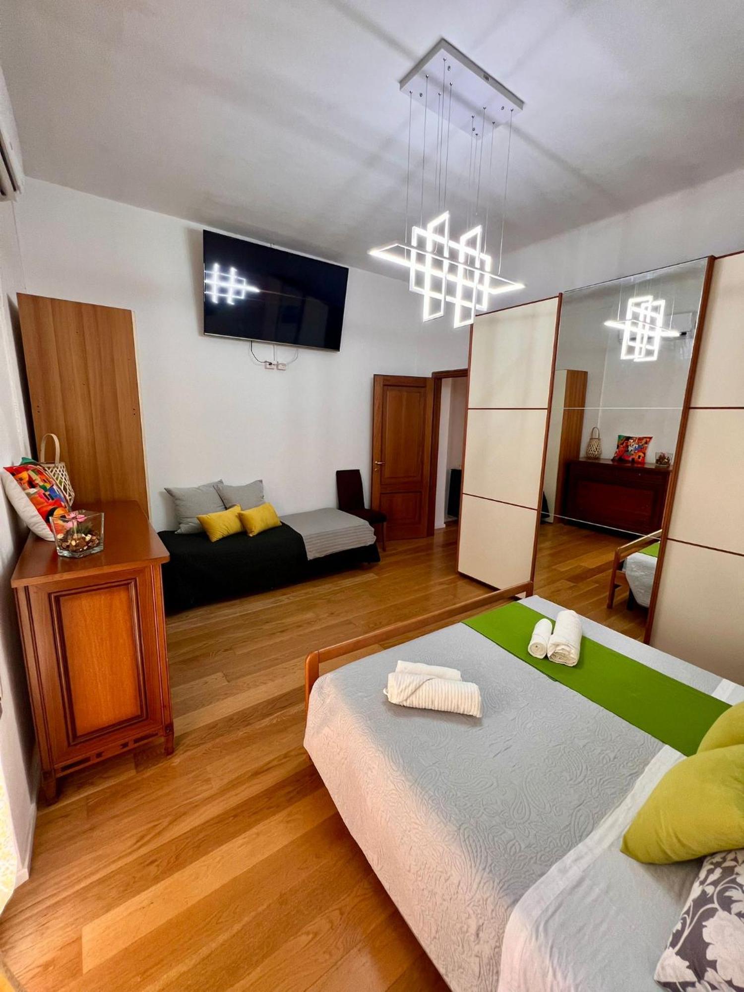 Casa Vacanze 5 Terre Express ลาสเปเซีย ภายนอก รูปภาพ